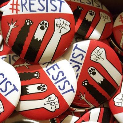 RESIST T-SHIRT with free button